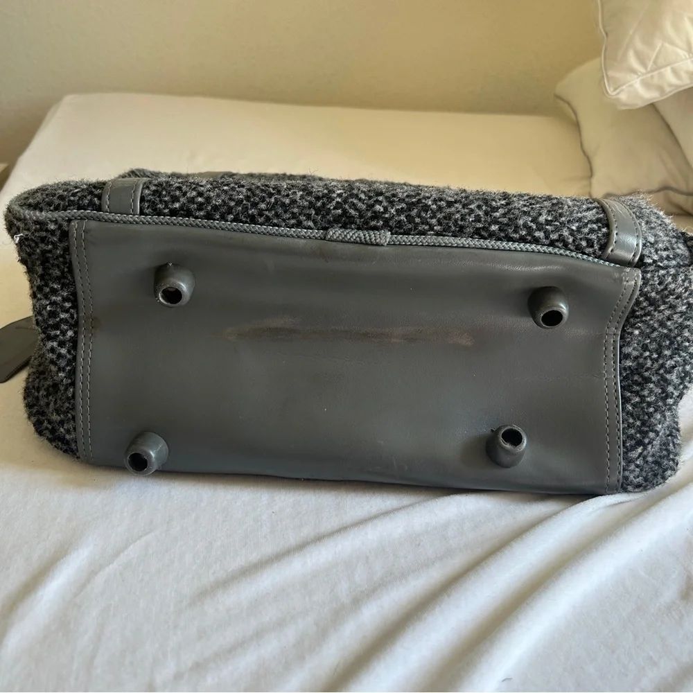 Oscar De La Renta Overnight Travel Luggage Bag Gray Shoulder Overnight